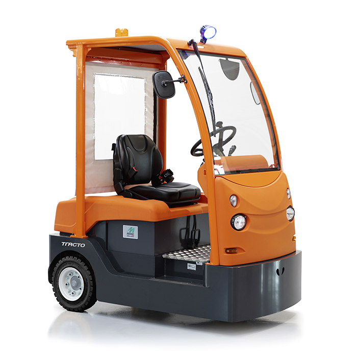 Tracto 7t rider-seated - Towing tractors | Toyota Material Handling UK